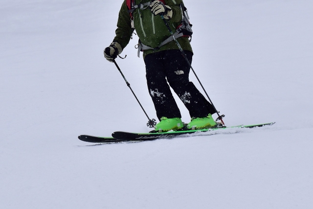 シュテムターンのやり方とコツ｜スキーの滑り方