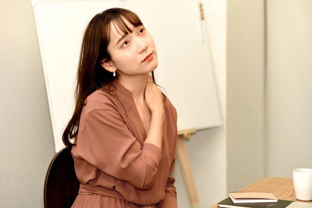 初心者におすすめの肩こりに効果的なヨガのポーズ
