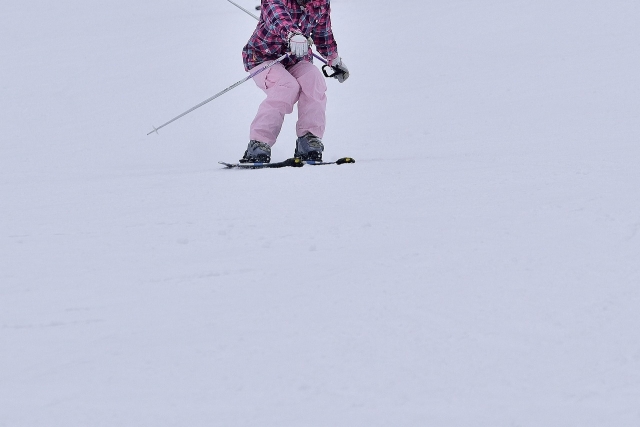 気を付けたいスキーの姿勢≪前傾≫｜スキーの滑り方