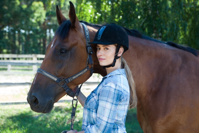後肢を蹴り上げる | 乗馬時の馬の問題行動と対処法